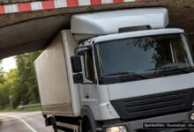 KI-generiertes Symbolfoto zu Verkehrsunfall bei Dinkelscherben