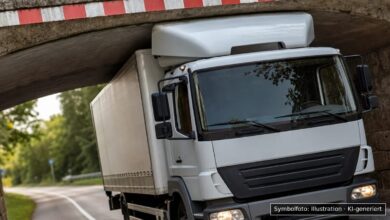 KI-generiertes Symbolfoto zu Verkehrsunfall bei Dinkelscherben