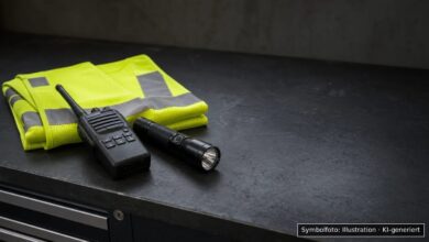 KI-generiertes Symbolfoto zu Verkehrskontrolle / Drogenverdacht bei Memmingen, Bayernring-Kreisverkehr und Brandströmweg