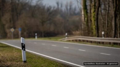 KI-generiertes Symbolfoto zu Verkehrsunfall bei Ebersbach an der Fils, Kauffmann Areal