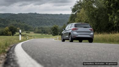 KI-generiertes Symbolfoto zu Verkehrsunfall bei Emerkingen