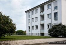 KI-generiertes Symbolfoto zu Explosion und Wohnhausbrand bei Regensburg, Von-Reiner-Straße