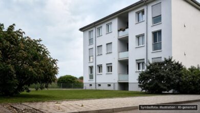 KI-generiertes Symbolfoto zu Explosion und Wohnhausbrand bei Regensburg, Von-Reiner-Straße