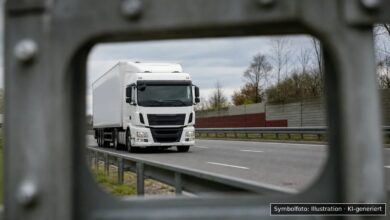 KI-generiertes Symbolfoto zu Verkehrsunfall bei Friedberg, Kreuzung Chippenham-Ring/Augsburger Straße