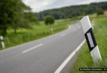 KI-generiertes Symbolfoto zu Verkehrsunfall bei Unterroth