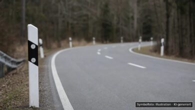 KI-generiertes Symbolfoto zu Verkehrsunfall mit Unfallflucht bei Geislingen, Schützenstraße