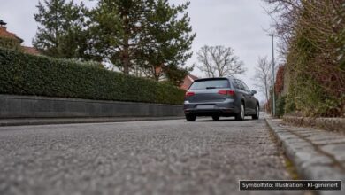 KI-generiertes Symbolfoto zu Fahrzeugbrand bei Gingen, Hindenburgstraße