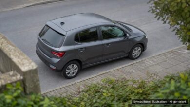 KI-generiertes Symbolfoto zu Verkehrsunfallflucht bei Glött