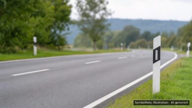 KI-generiertes Symbolfoto zu Verkehrsunfall bei Göppingen, Heininger Straße
