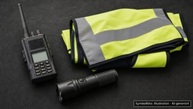 KI-generiertes Symbolfoto zu Hausfriedensbruch / Polizeieinsatz bei Oberstdorf
