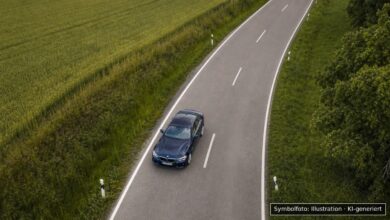 KI-generiertes Symbolfoto zu Verkehrsunfall bei Heiningen, L1217 in Richtung Göppingen