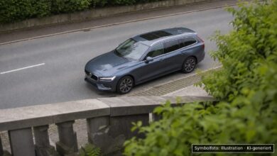 KI-generiertes Symbolfoto zu Verkehrsunfallflucht bei Holzheim bei Göppingen