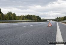 KI-generiertes Symbolfoto zu Verkehrskontrolle bei Jettingen-Scheppach
