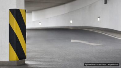 KI-generiertes Symbolfoto zu Verkehrsunfallflucht bei Kaufbeuren, Josef-Landes-Straße