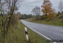 KI-generiertes Symbolfoto zu Verkehrsunfall bei Königsbronn, Schwarzer Weg