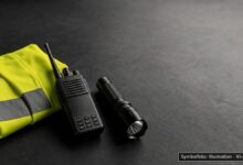 KI-generiertes Symbolfoto zu Polizeieinsatz / Durchsuchungen bei Niederbayern