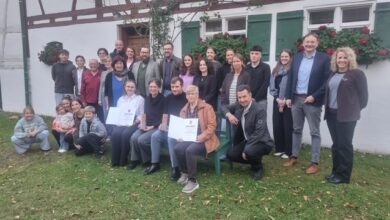 Beitragsbild zu Kulturpreis des Landkreises Günzburg: Wintertheater Bubesheim und „Geschichtsorte Günzburg“ ausgezeichnet