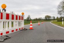 KI-generiertes Symbolfoto zu Straßenbauarbeiten bei Illertissen