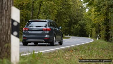 KI-generiertes Symbolfoto zu Verkehrsunfall bei Lauingen