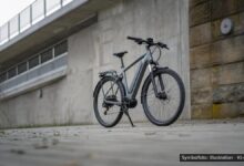 KI-generiertes Symbolfoto zu Fahrraddiebstahl bei Lindau, Karl-Bever-Platz