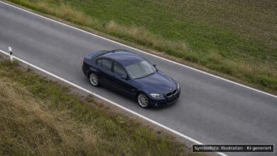 KI-generiertes Symbolfoto zu Verkehrsunfall mit Unfallflucht bei Marktoffingen
