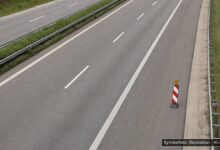 KI-generiertes Symbolfoto zu Verkehrsunfall bei Anschlussstelle Memmingen-Ost, A96
