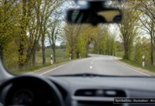 KI-generiertes Symbolfoto zu Verkehrsunfallflucht bei Memmingen