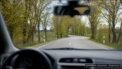 KI-generiertes Symbolfoto zu Verkehrsunfallflucht bei Memmingen