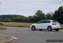 KI-generiertes Symbolfoto zu Verkehrsunfall bei Memmingen, Kreuzung Beethovenstraße/Waldfriedhofstraße
