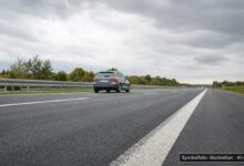 KI-generiertes Symbolfoto zu Verkehrsunfall bei A96 bei Mindelheim