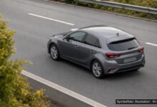 KI-generiertes Symbolfoto zu Verkehrsunfall bei Georg-Brauchle-Ring, Moosach (München)