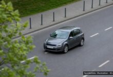 KI-generiertes Symbolfoto zu Verkehrsunfall bei Nymphenburger Straße, München-Neuhausen-Nymphenburg
