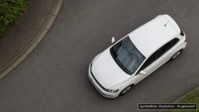 KI-generiertes Symbolfoto zu Verkehrsunfall bei Nördlingen, Kerschensteiner Straße