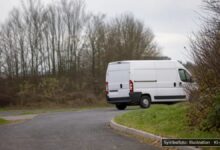 KI-generiertes Symbolfoto zu Diebstahl aus Fahrzeug bei Offingen