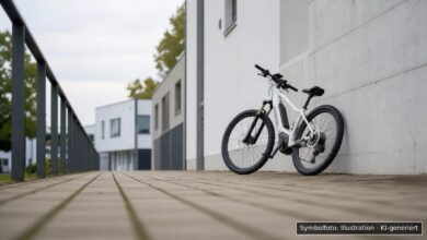 KI-generiertes Symbolfoto zu Fahrraddiebstahl bei Nördlingen, Pfarrgasse