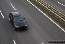 KI-generiertes Symbolfoto zu Drogenfund bei Fahrzeugkontrolle bei Piding, BAB A8