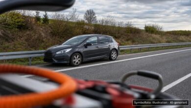 KI-generiertes Symbolfoto zu Fahrzeugbrand bei A96 bei Türkheim