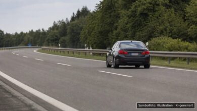 KI-generiertes Symbolfoto zu Verkehrsunfall bei Bad Grönenbach