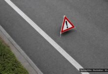 KI-generiertes Symbolfoto zu Verkehrsunfall bei Rain