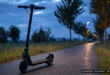 KI-generiertes Symbolfoto zu Verkehrsunfall bei Röfingen