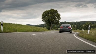 KI-generiertes Symbolfoto zu Verkehrsunfall bei Rot an der Rot