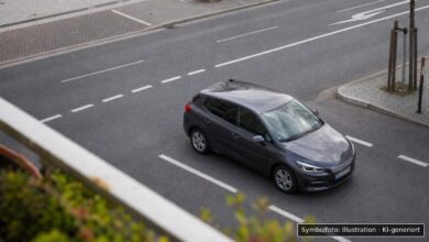 KI-generiertes Symbolfoto zu Verkehrsunfall bei Schwabing, München