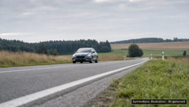 KI-generiertes Symbolfoto zu Verkehrsunfall bei Kreisstraße 23 zwischen Marktoberdorf und Leuterschach