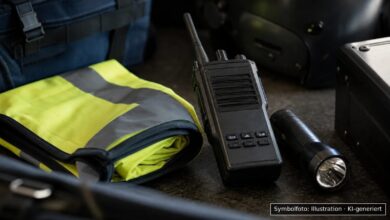 KI-generiertes Symbolfoto zu Polizeieinsatz bei Wasserburg, Landkreis Rosenheim