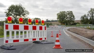 KI-generiertes Symbolfoto zu Straßenbaustelle bei Altenstadt