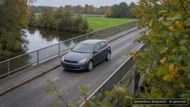 KI-generiertes Symbolfoto zu Verkehrsunfall bei Tapfheim OT Rettingen