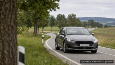 KI-generiertes Symbolfoto zu Verkehrsunfall bei Thierhaupten, Staatsstraße 2045
