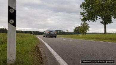 KI-generiertes Symbolfoto zu Verkehrsunfall bei Türkheim