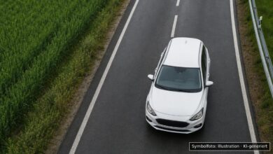 KI-generiertes Symbolfoto zu Verkehrsgefährdung bei B465 bei Warthausen