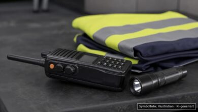 KI-generiertes Symbolfoto zu Feuerwehreinsatz wegen Rauchentwicklung bei Uhingen, Schulstraße